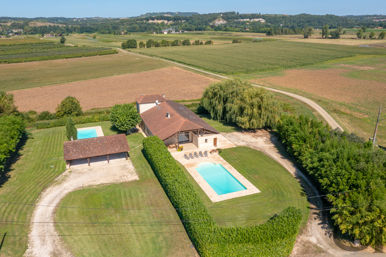 Maison en pierre rnove  vendre en priphrie de Villeneuve-sur-Lot