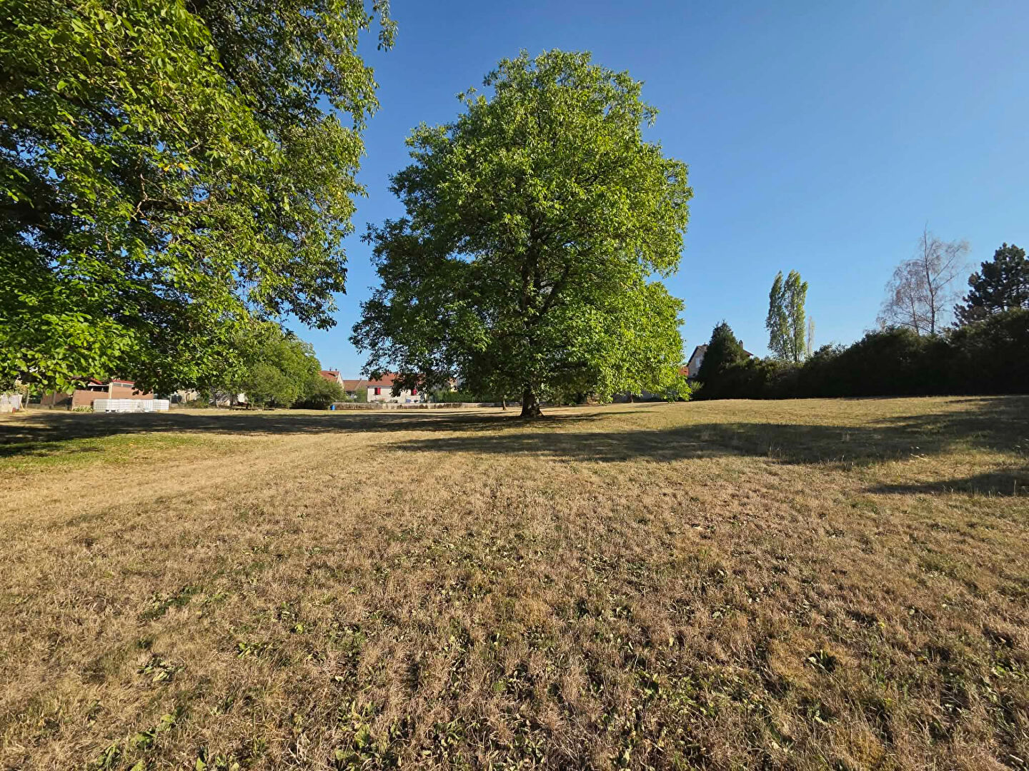 Terrain biesles 3472 m2 · 93 500 €