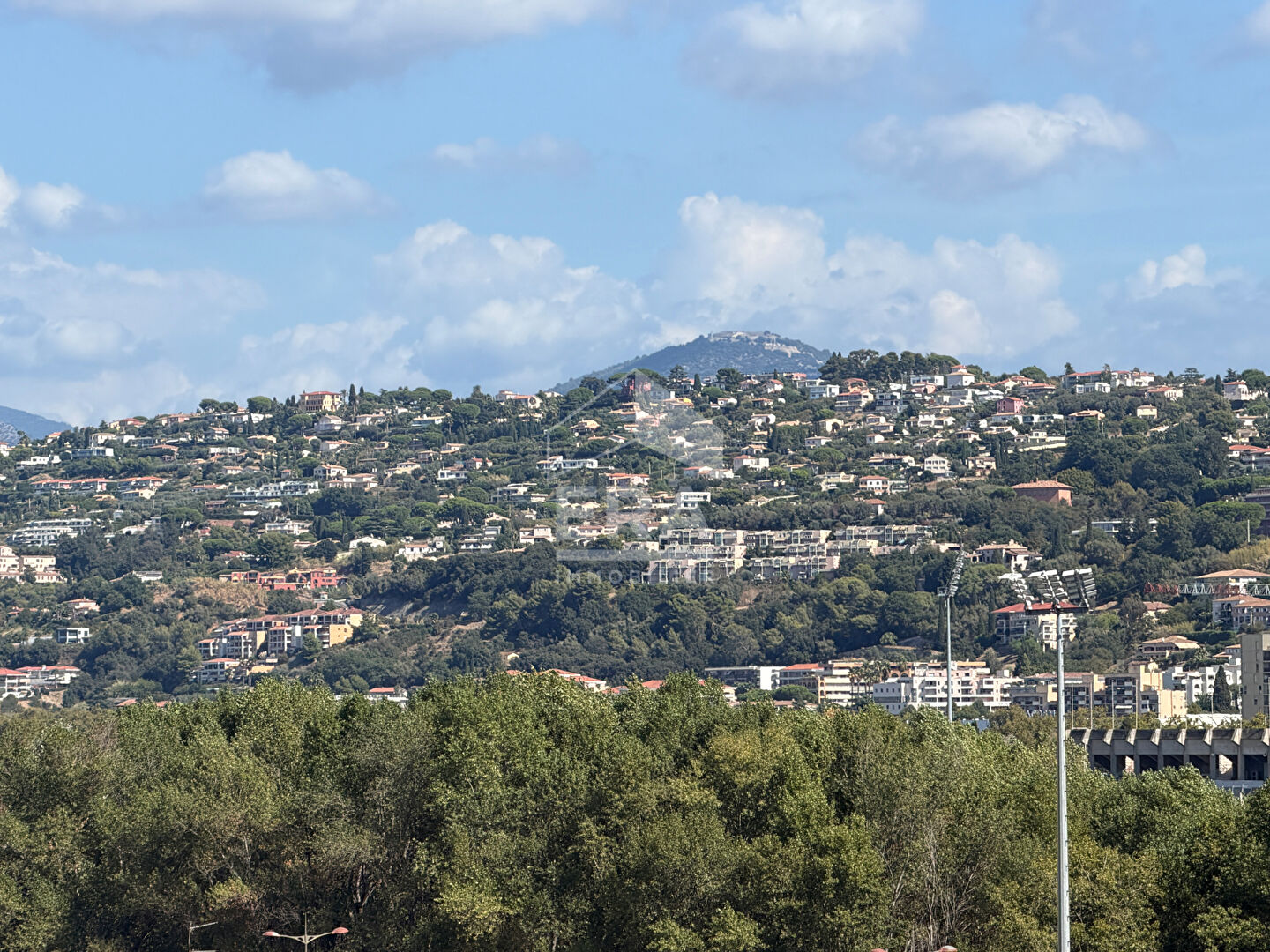 Appartement 3 pièces 63 m² · à Saint-Laurent-du-Var · 63 m² · 280 000 €