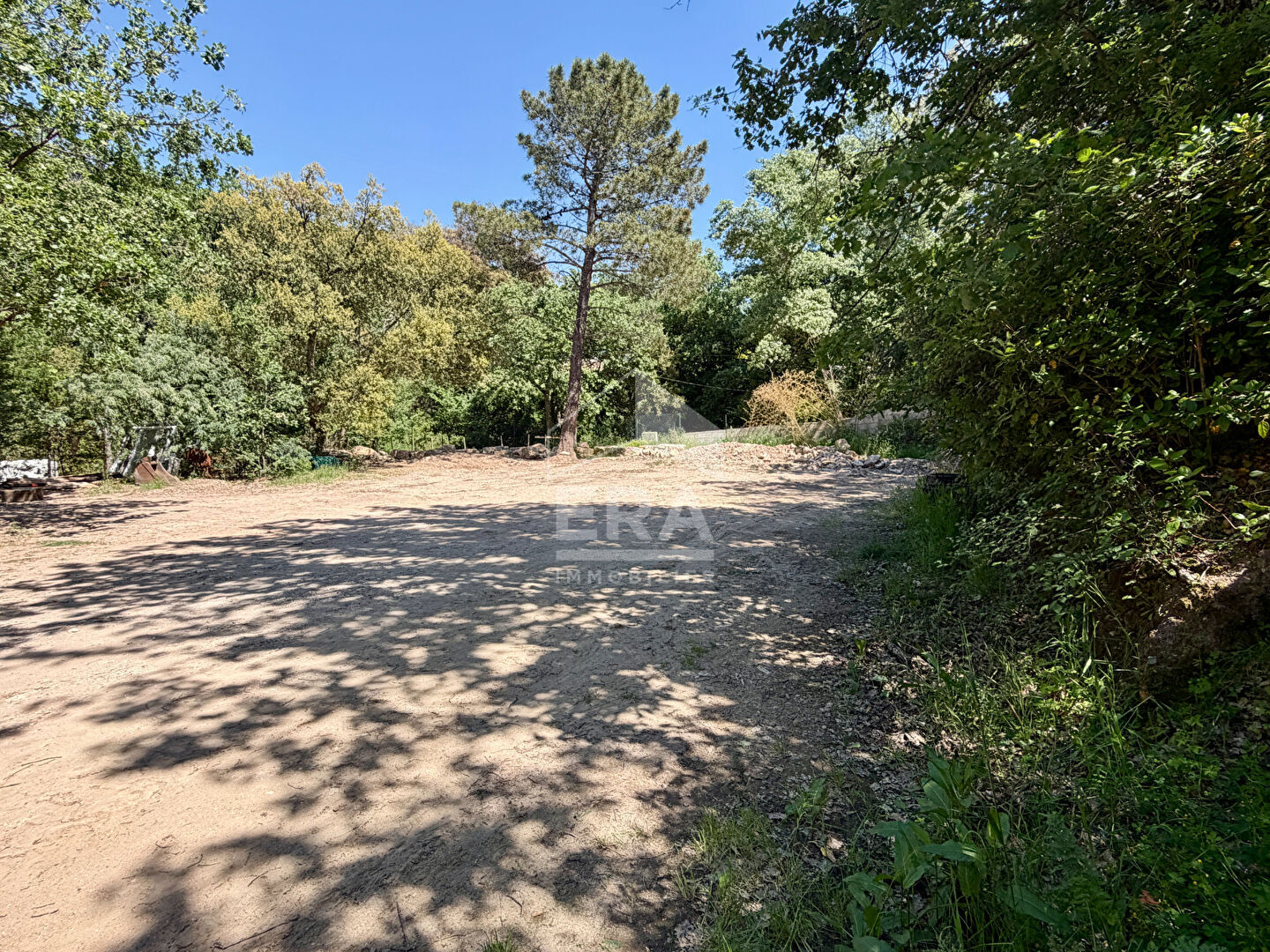 A vendre - terrain vidauban 1300 m2 - zone uca · 185 000 €