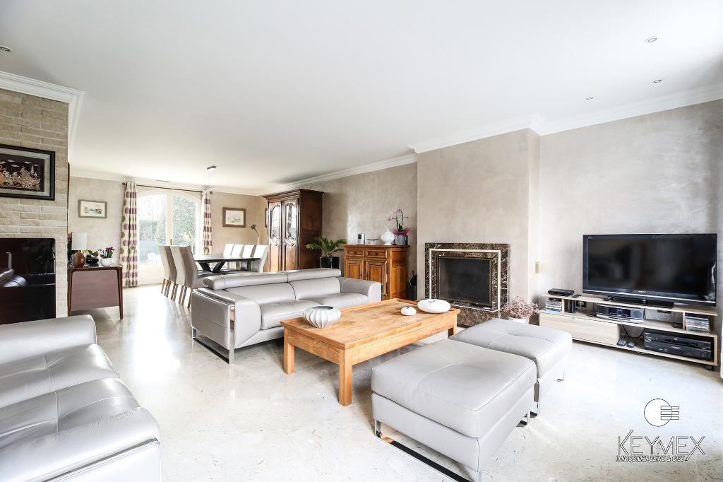 VILLA Montsoult 328 m2, 7 chambres  et 1070m² de terrain