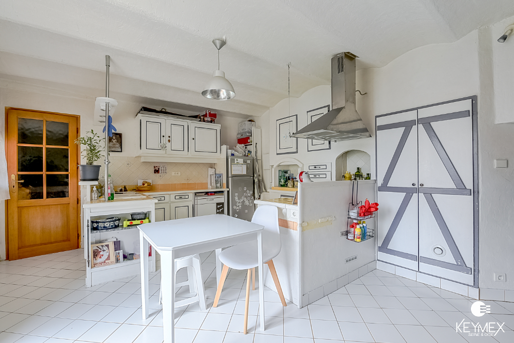 Maison de ville avec cours_3 chambres_3 niveaux