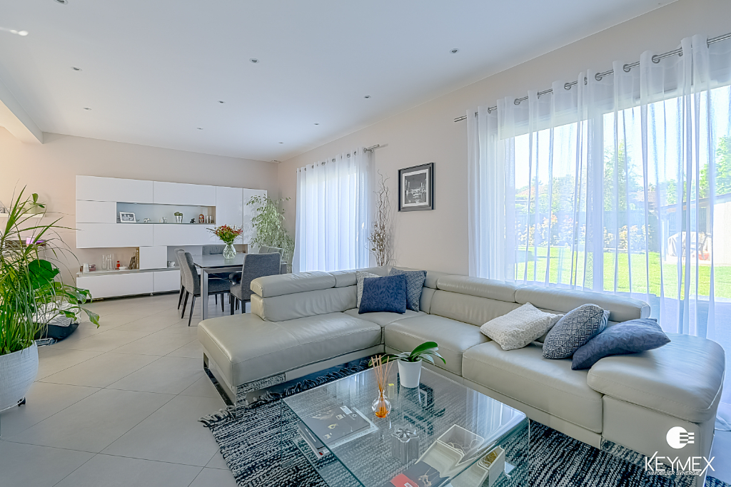 Maison contemporaine très agréable,3 chambres, jardin plat