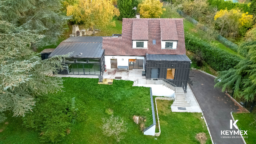Maison Parmain 8 pièces de 250 m2