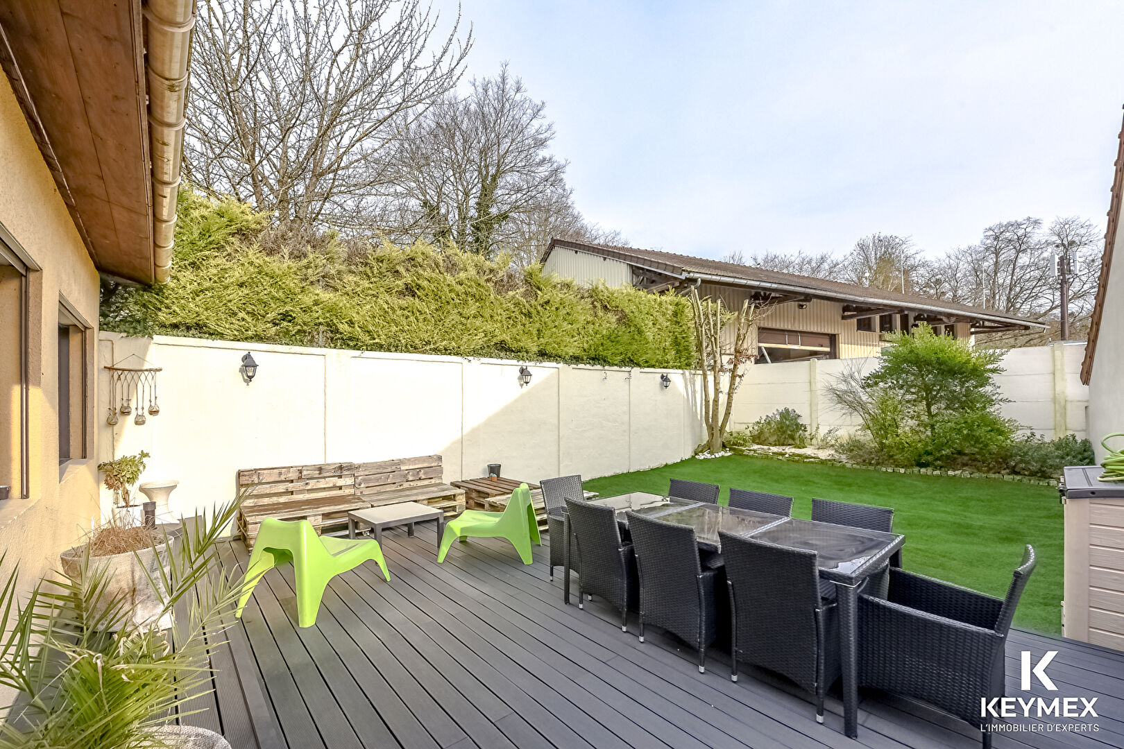 Meriel centre ville appartement en rez de jardin de 70 m²