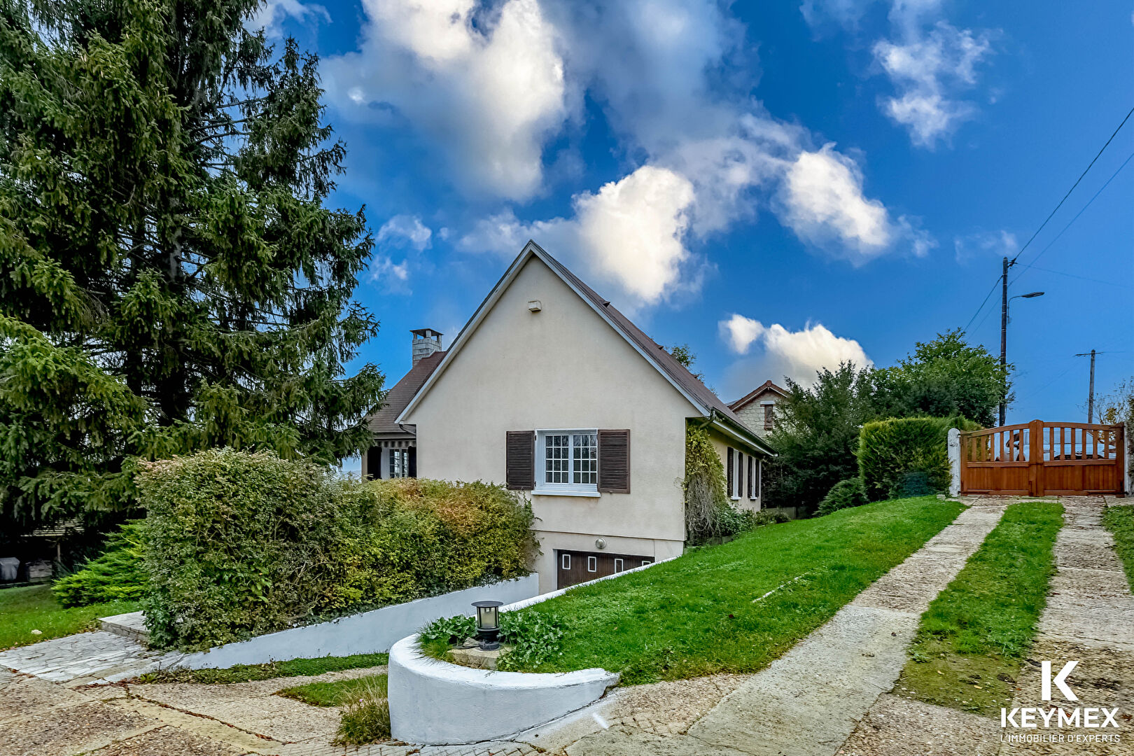 Maison Meriel 7 pièce(s) 149 m2