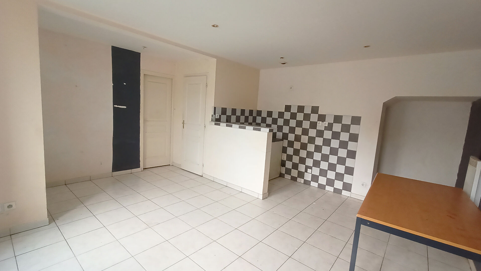 Immeuble - 3 appartements A LOUER