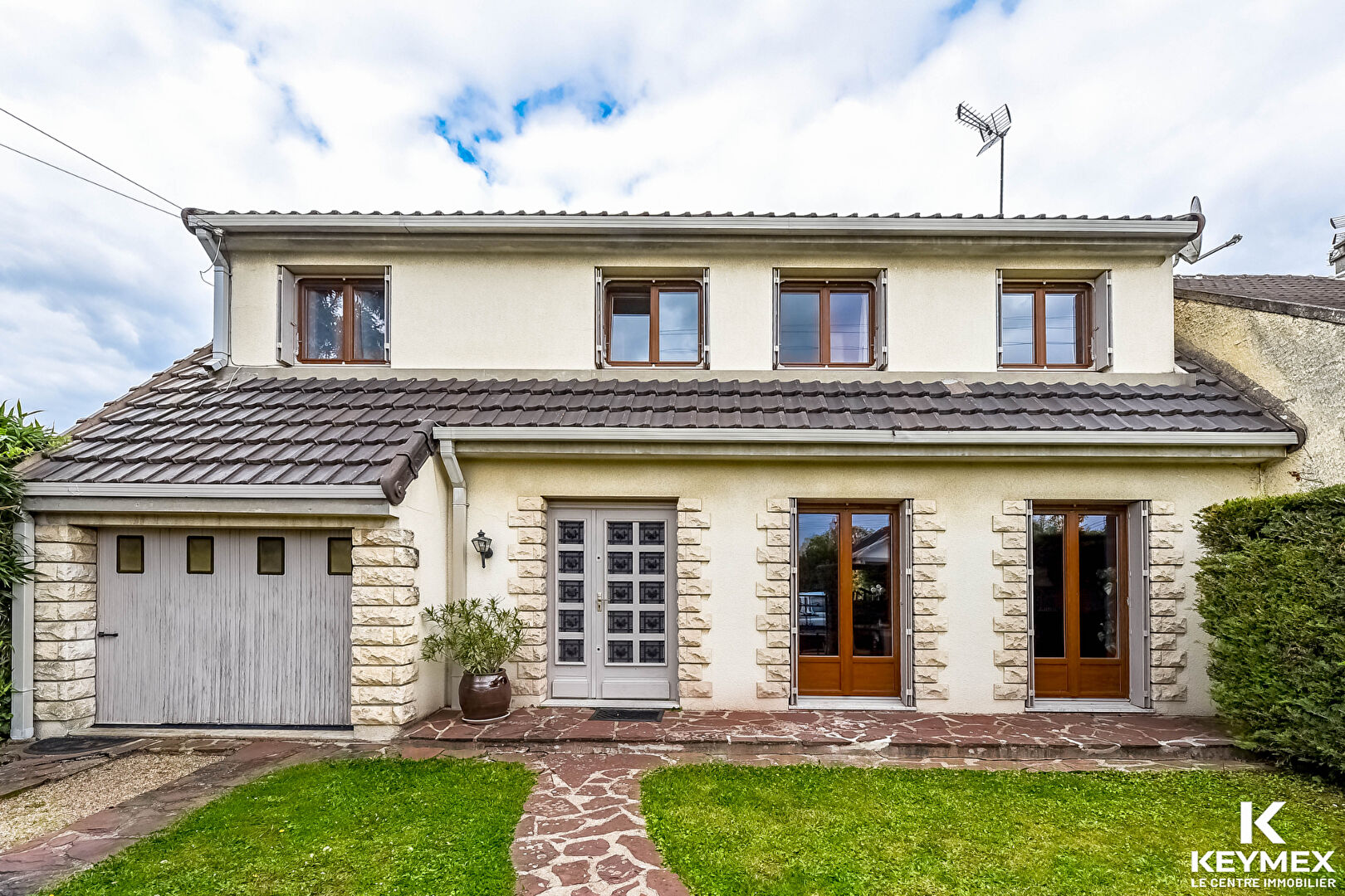 Maison Meriel 5 pièce(s) 111 m2