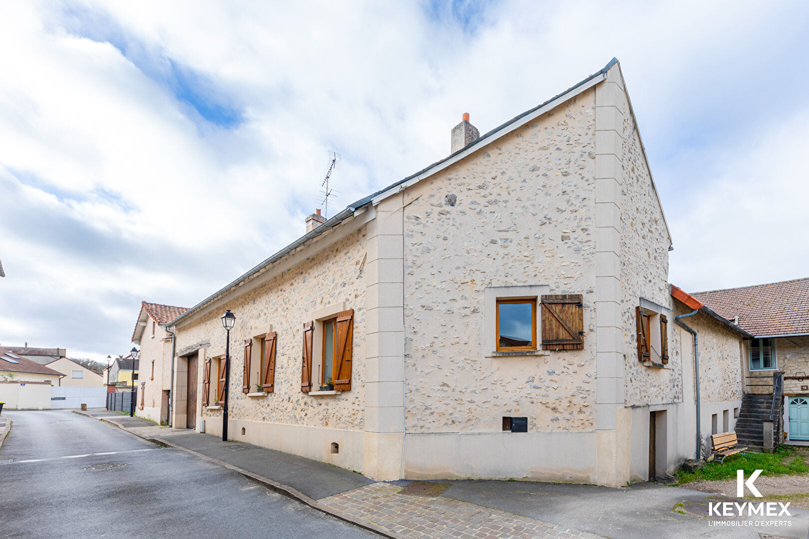 Corps de ferme - Frépillon - 216m² - 4 chambres (possible 6) - dépendances