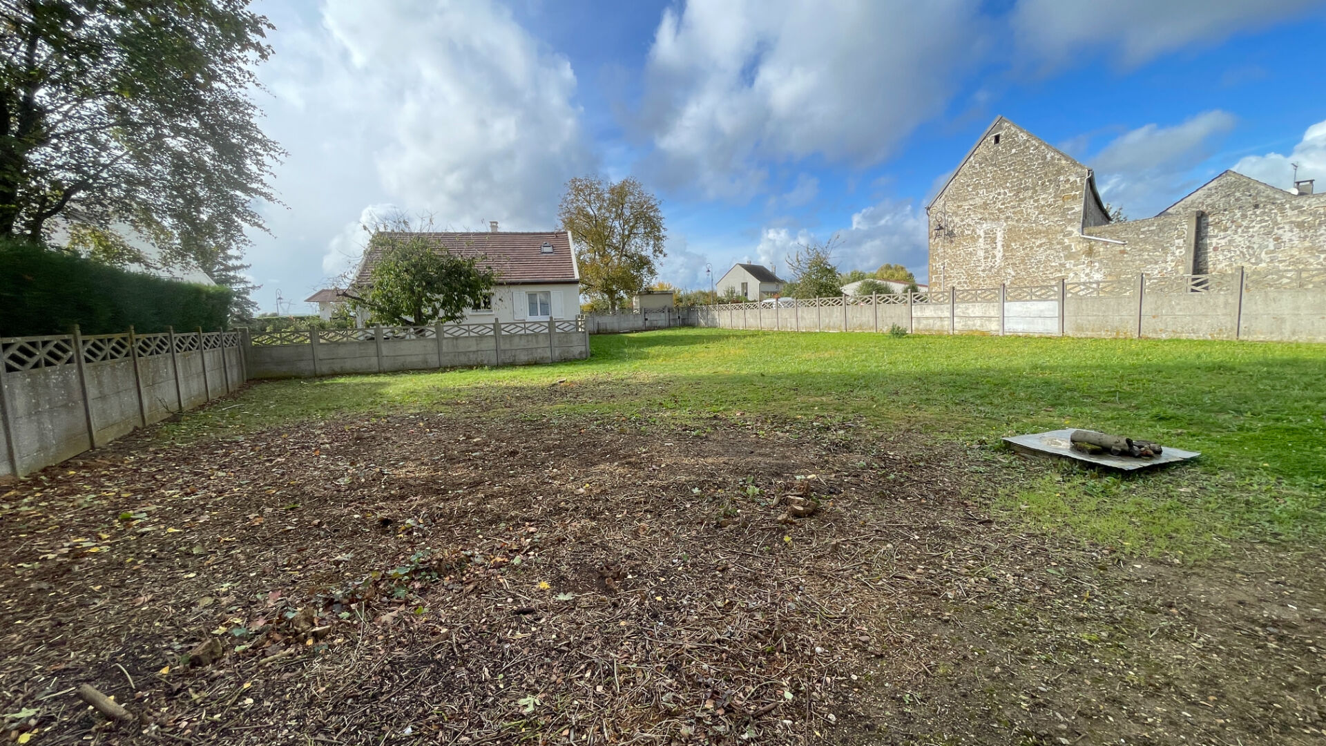 Terrrain  de 552 M² Constructible sur Ennery  a 5 minutes du centre ville et 10 mn de Pontoise