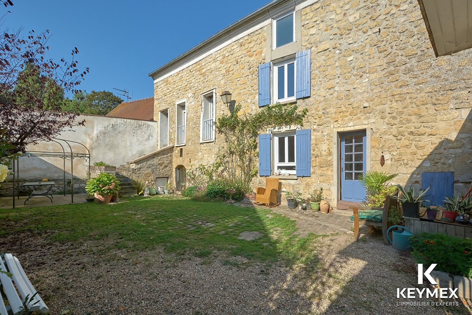 Maison en pierre  à  Jouy Le Moutier de 91 M² avec studio indépendant de 23 M² sur 232 m² de terrain