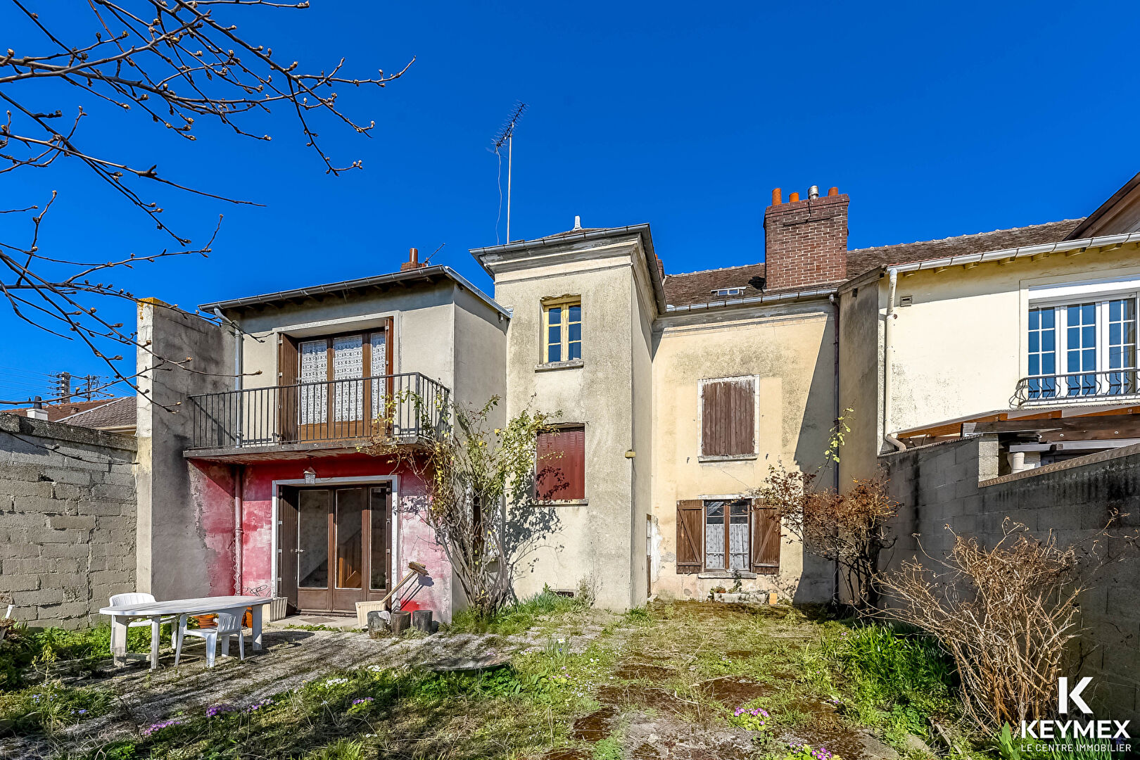 BEAU POTENTIEL_Maison à rénover à Persan