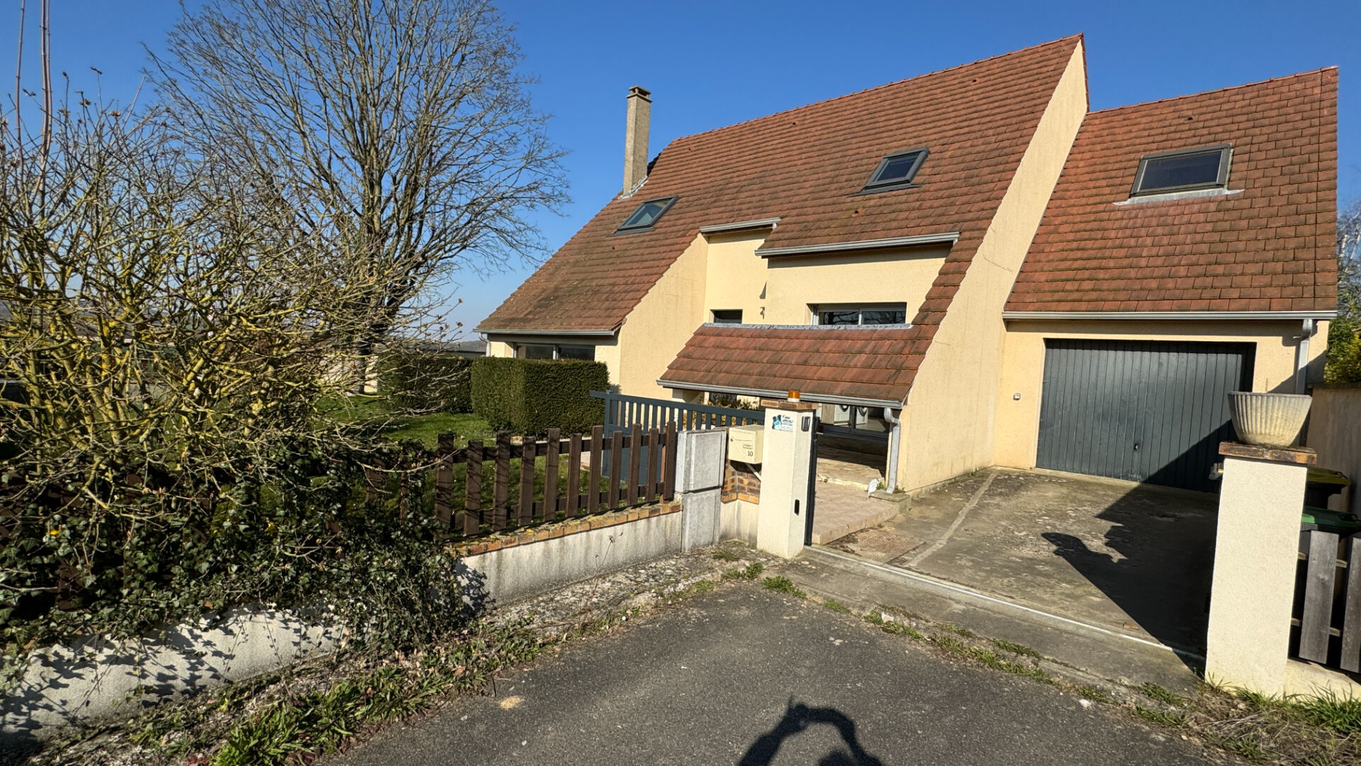 Maison  indépendante  sans vis à vis 5 mn de Pontoise /Osny 6 pièces 135 m2 sur 720 M² de terrain.