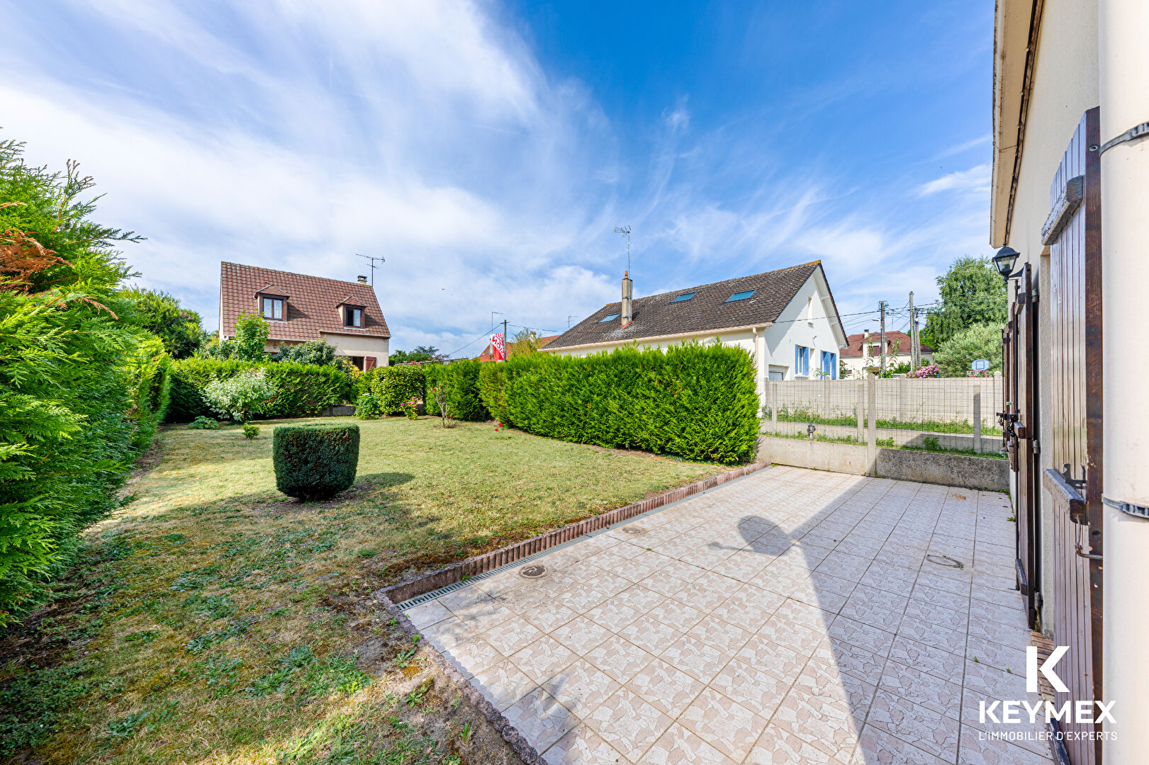 Maison  individuelle  94 M² ,5 pièces ,3 chambres,dépendance ou garage ,1ou 2 places de parking