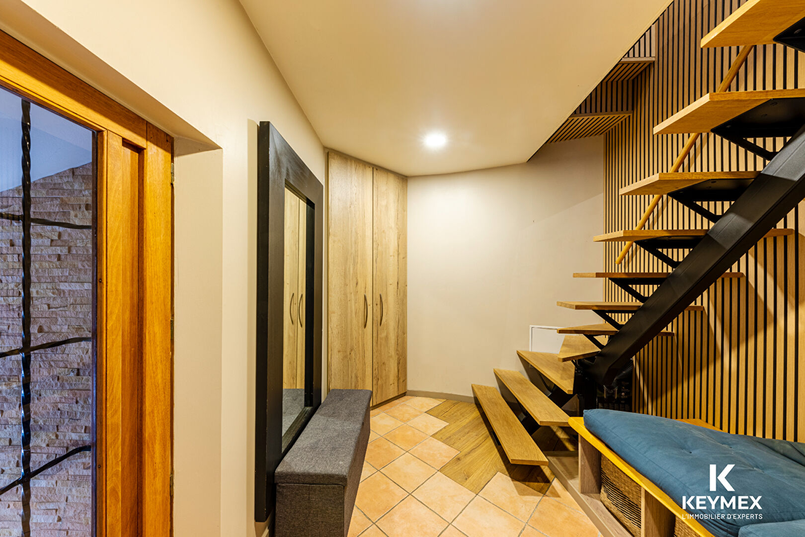 Maison  4 pièces 99 M²  et 110 m² utile ,3 chambres ,cour de 40 M² vue  sur les champs