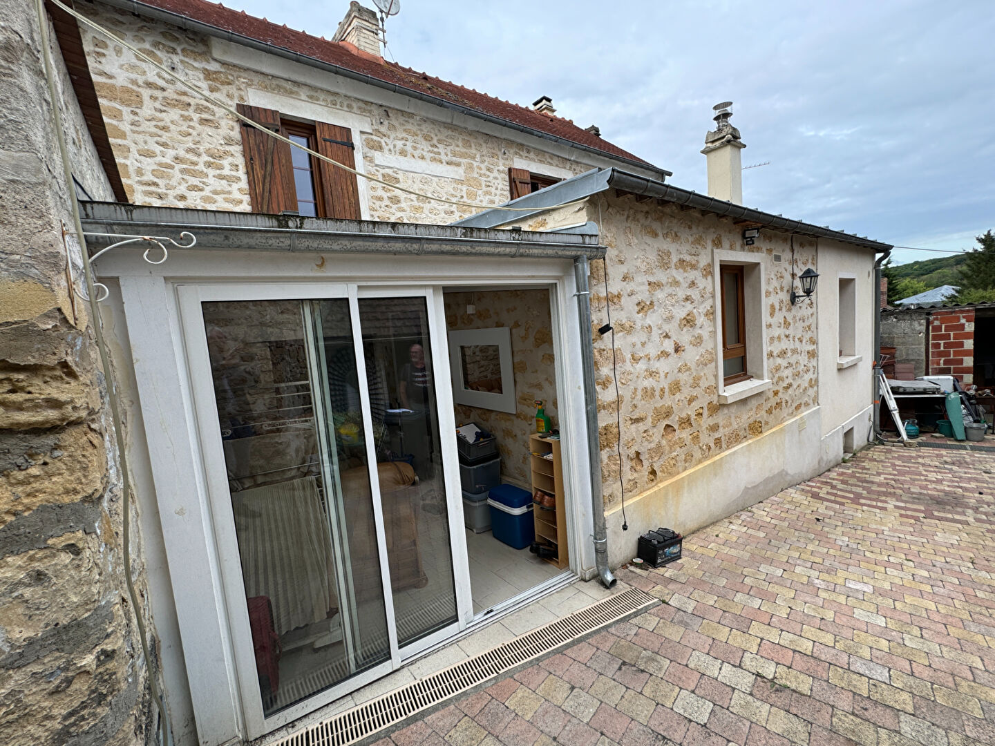 Maison  situé à US  5 pièces ,3 chambres,99 m2 ,dépendance ,cour parking ,jardin