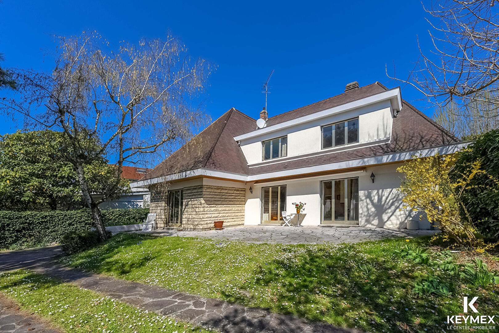 Maison de famille, gros potentiel , quartier du Petit Lac