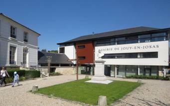 Une image contenant ext�rieur, herbe, b�timent, cielDescription g�n�r�e automatiquement