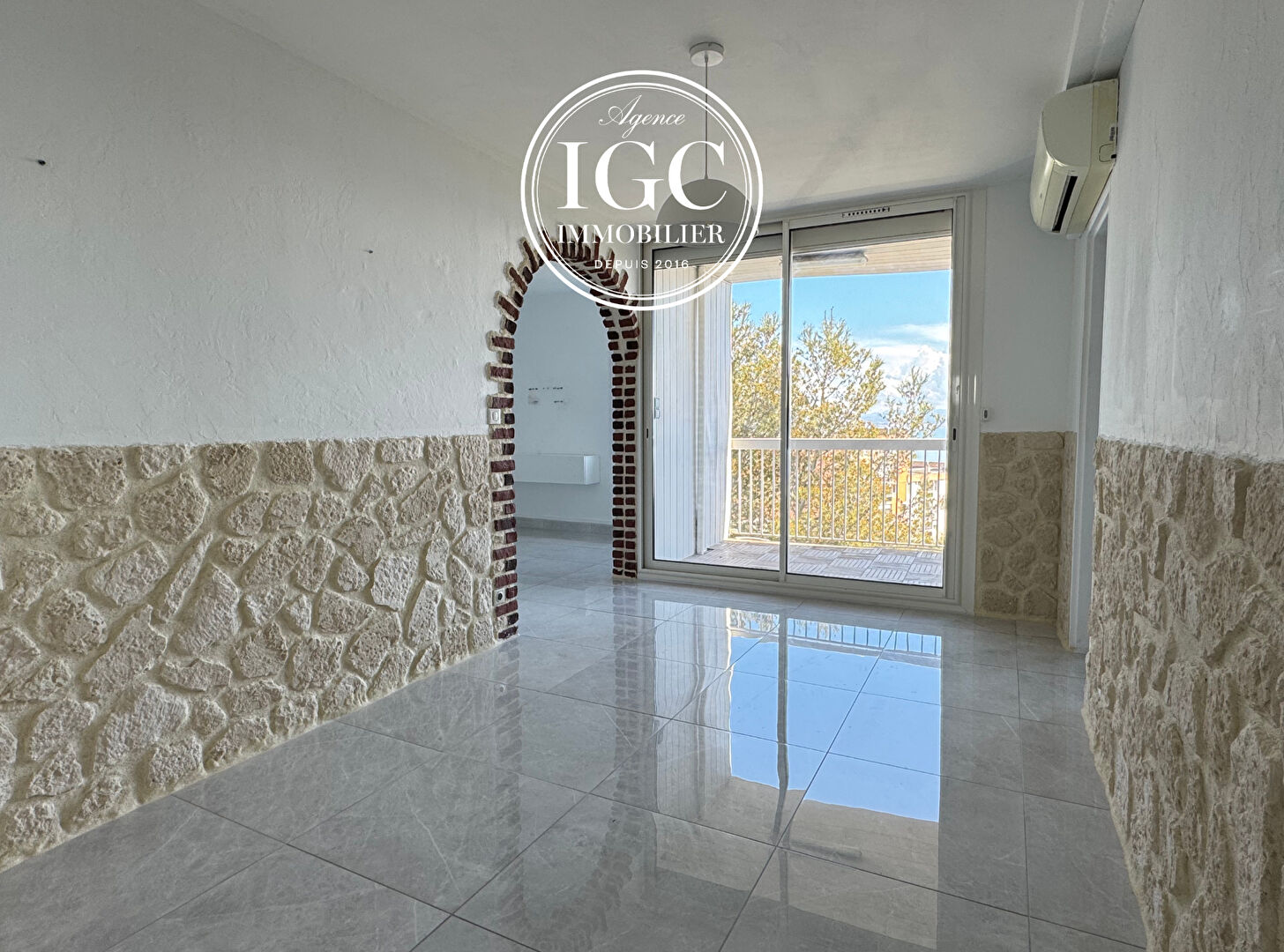 APPARTEMENT TYPE 5 - 85 M - VUE DEGAGEE - MARTIGUES