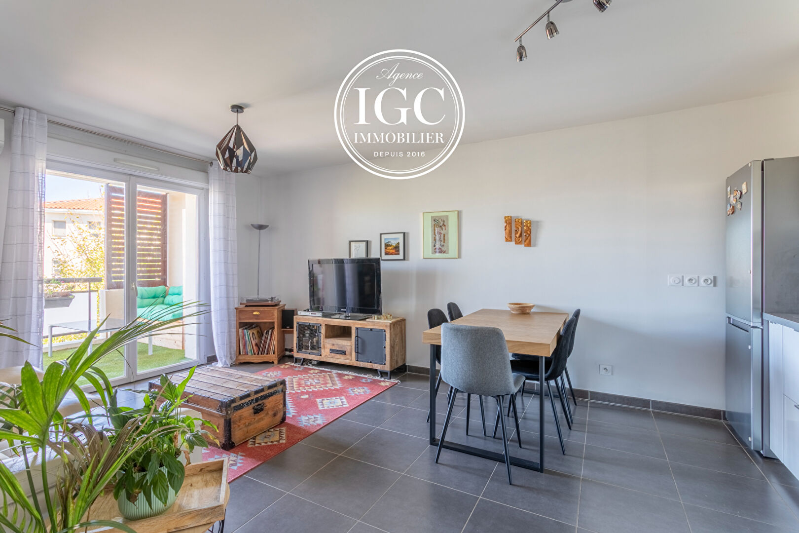 APPARTEMENT TYPE 3 RCENT / 55 M / PLACE DE PARKING PRIVATIVE