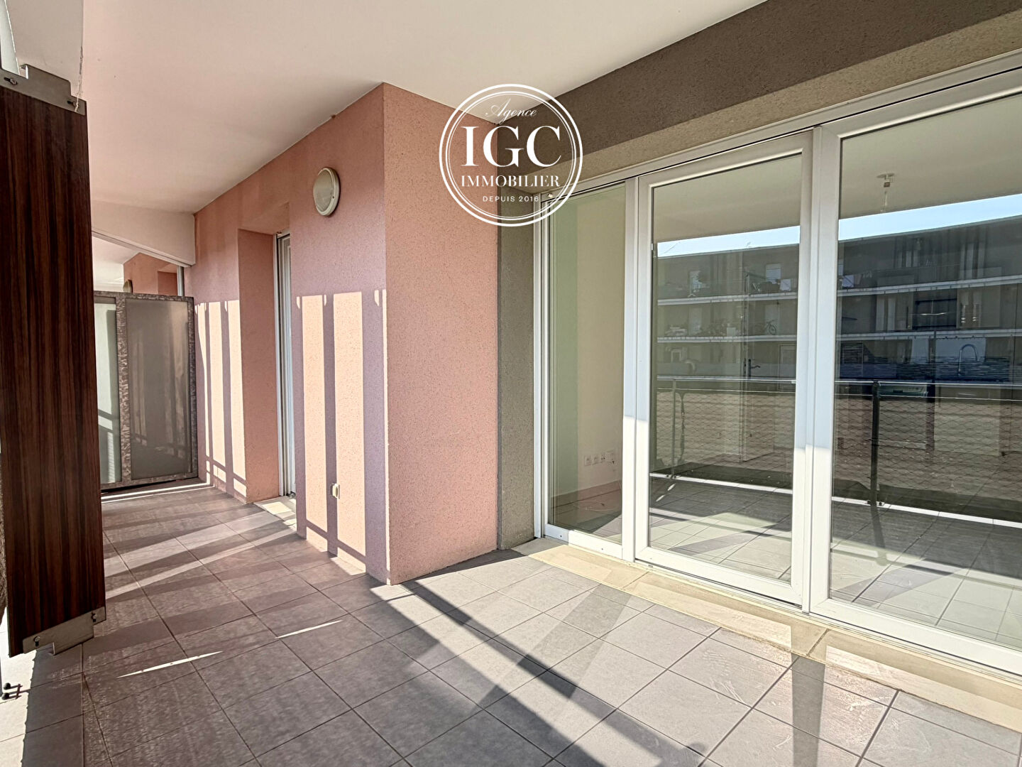 APPARTEMENT TYPE 2 RCENT / 40 M / TERRASSE 12 M / PLACE DE PARKING PRIVATIVE