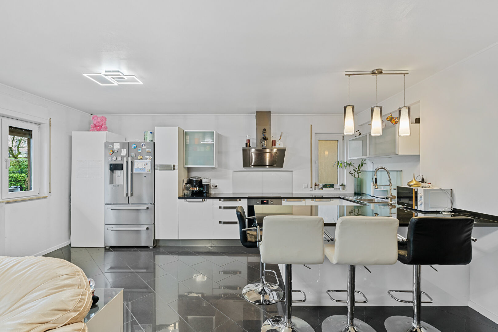 À VENDRE - Duplex 2 chambres avec terrasse et nombreux parkings - Soleuvre