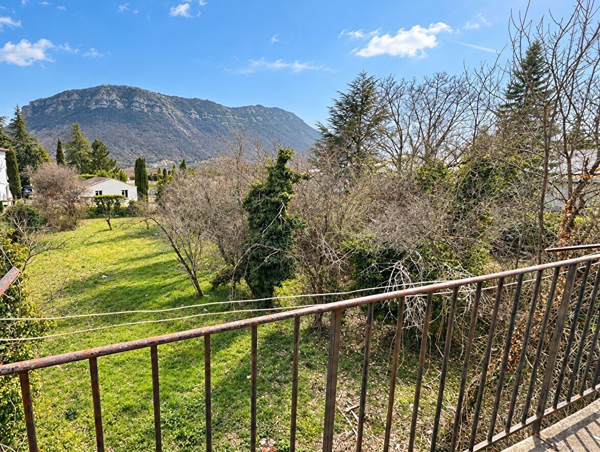 Immeuble 12 pièces 215 m² · à Laragne-Montéglin · 215 m² · 349 000 €