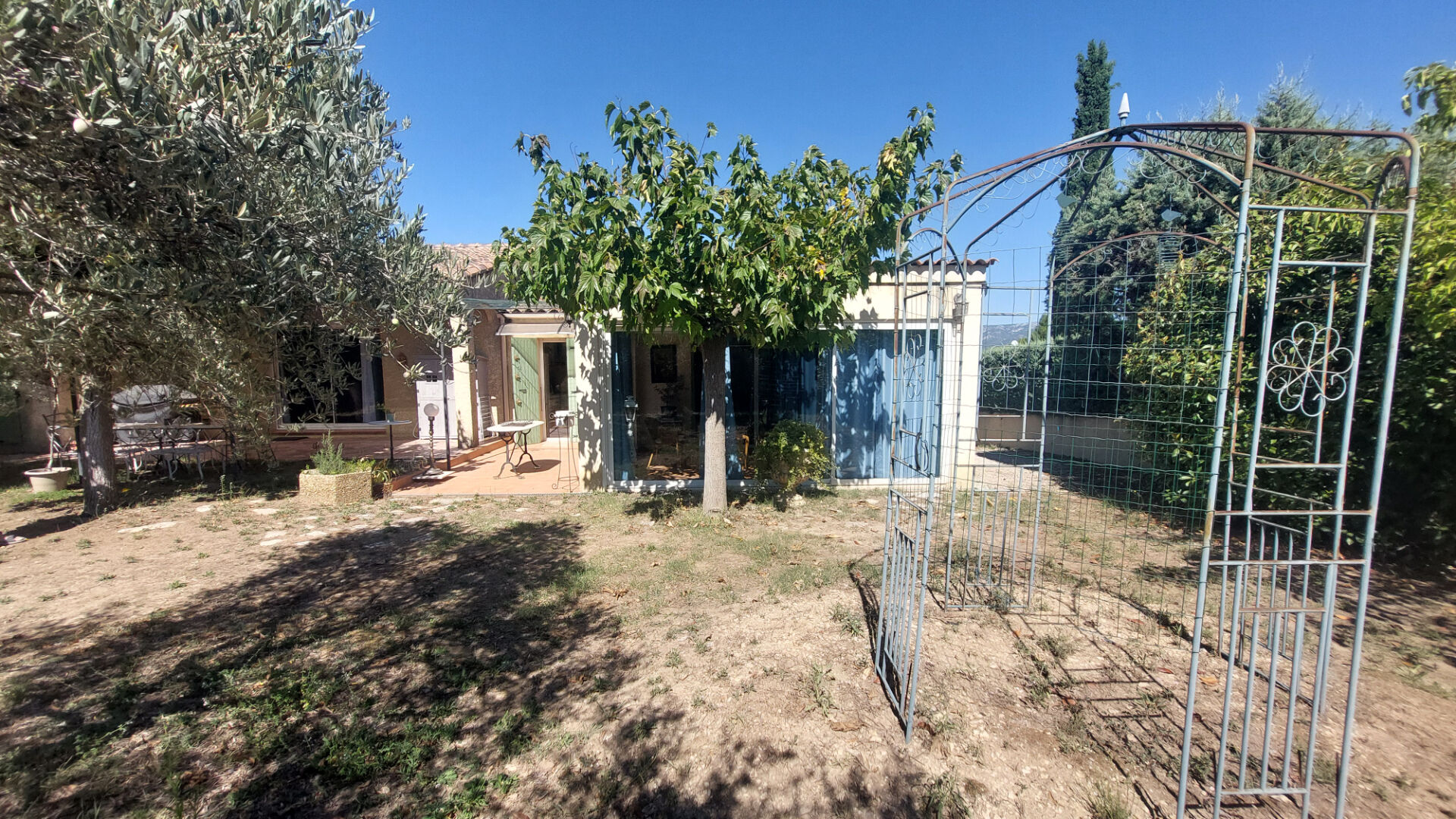 Maison 2 pièces 65 m² · à Charleval · 65 m² · 243 800 €