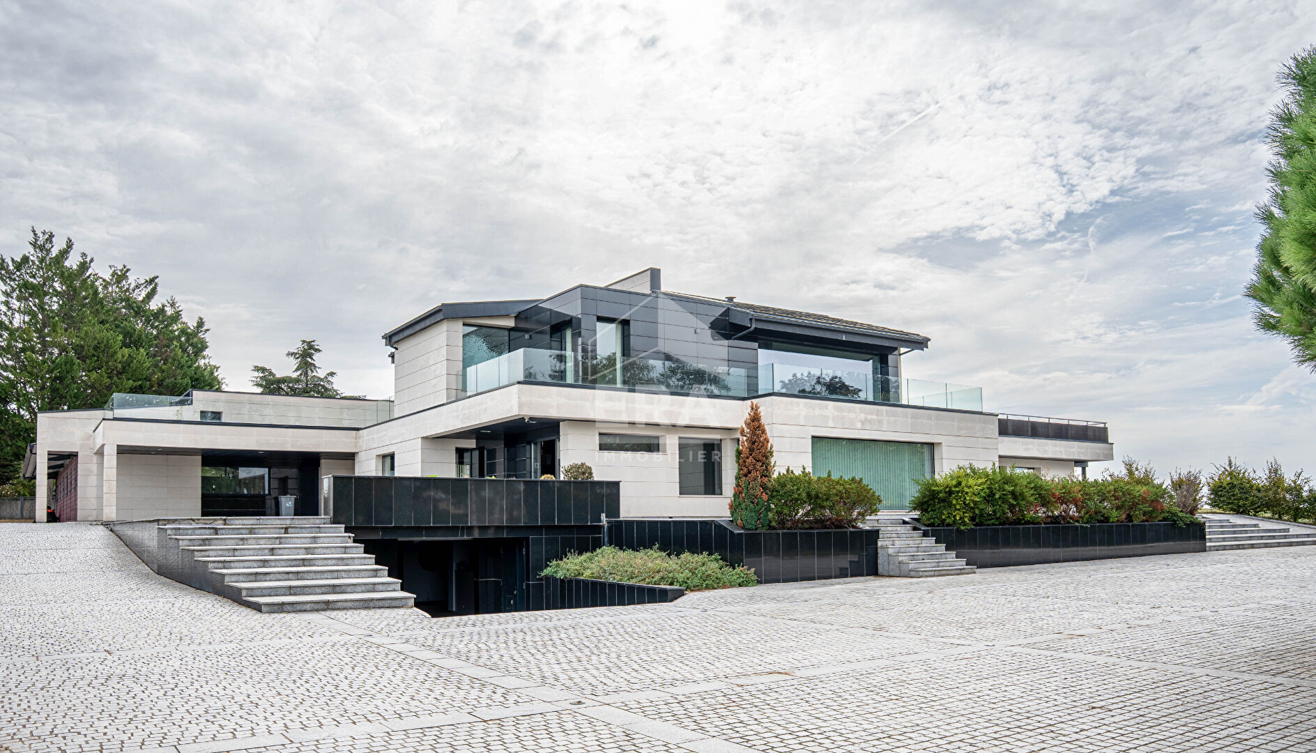 Maison 8 pièces 740 m² · à Fontainebleau · 740 m² · 1 775 000 €