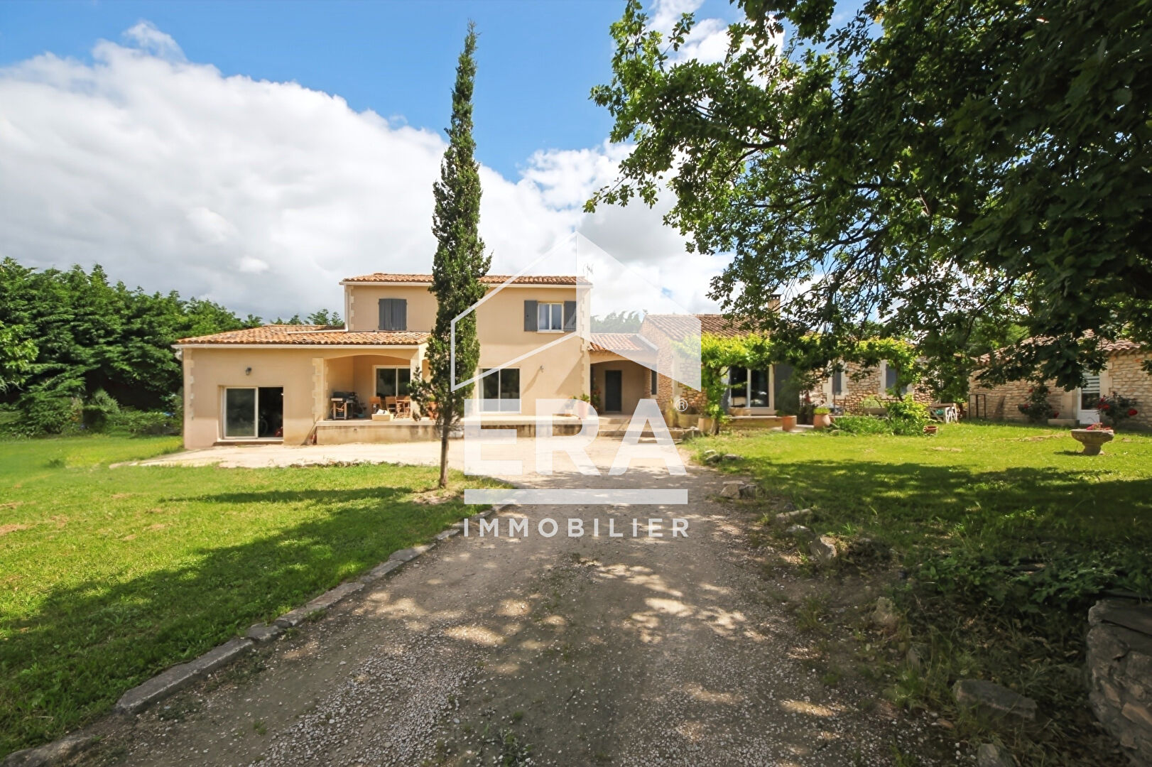 Maison 6 pièces 250 m² · à Eyragues · 250 m² · 820 000 €