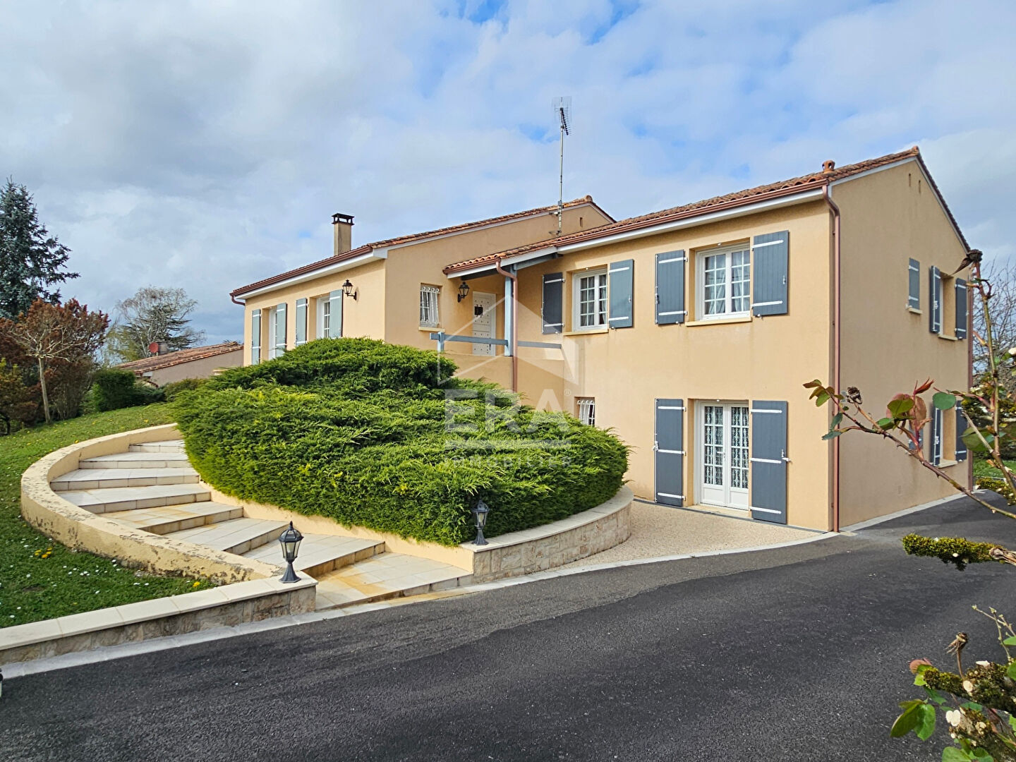 Maison 6 pièces 175 m² · à Puymoyen · 175 m² · 287 550 €