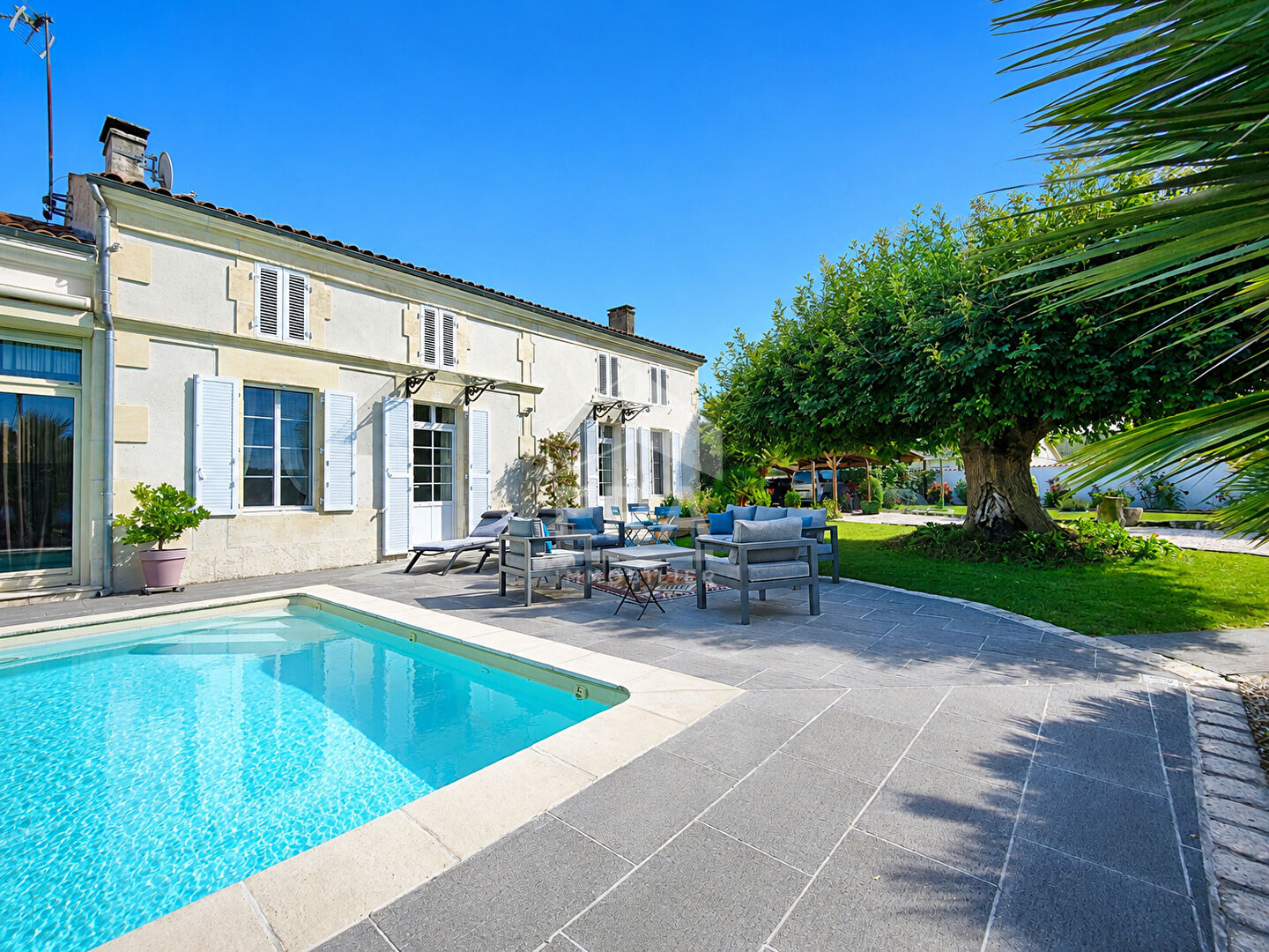 Maison 7 pièces 226 m² · à Migron · 226 m² · 374 500 €
