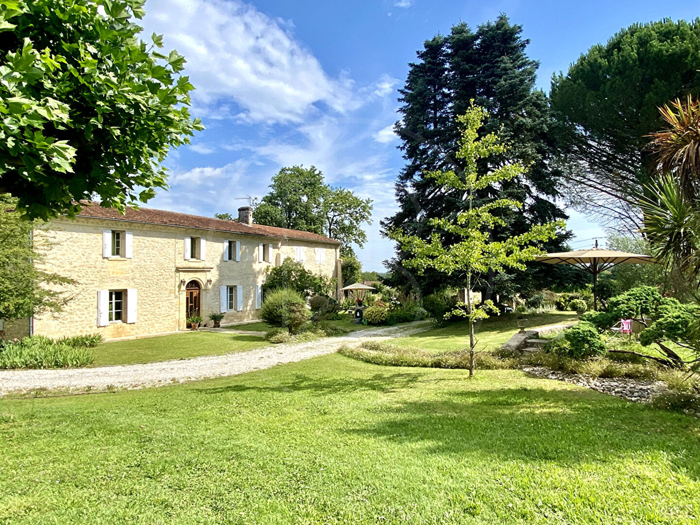 Charmante maison en pierre ancienne