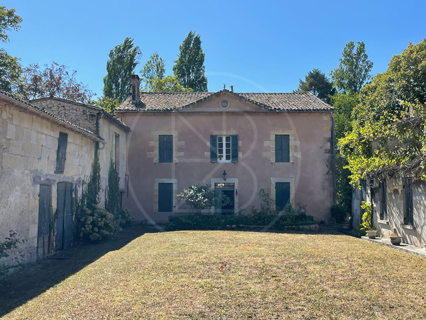 Rsidence de campagne de quatre chambres