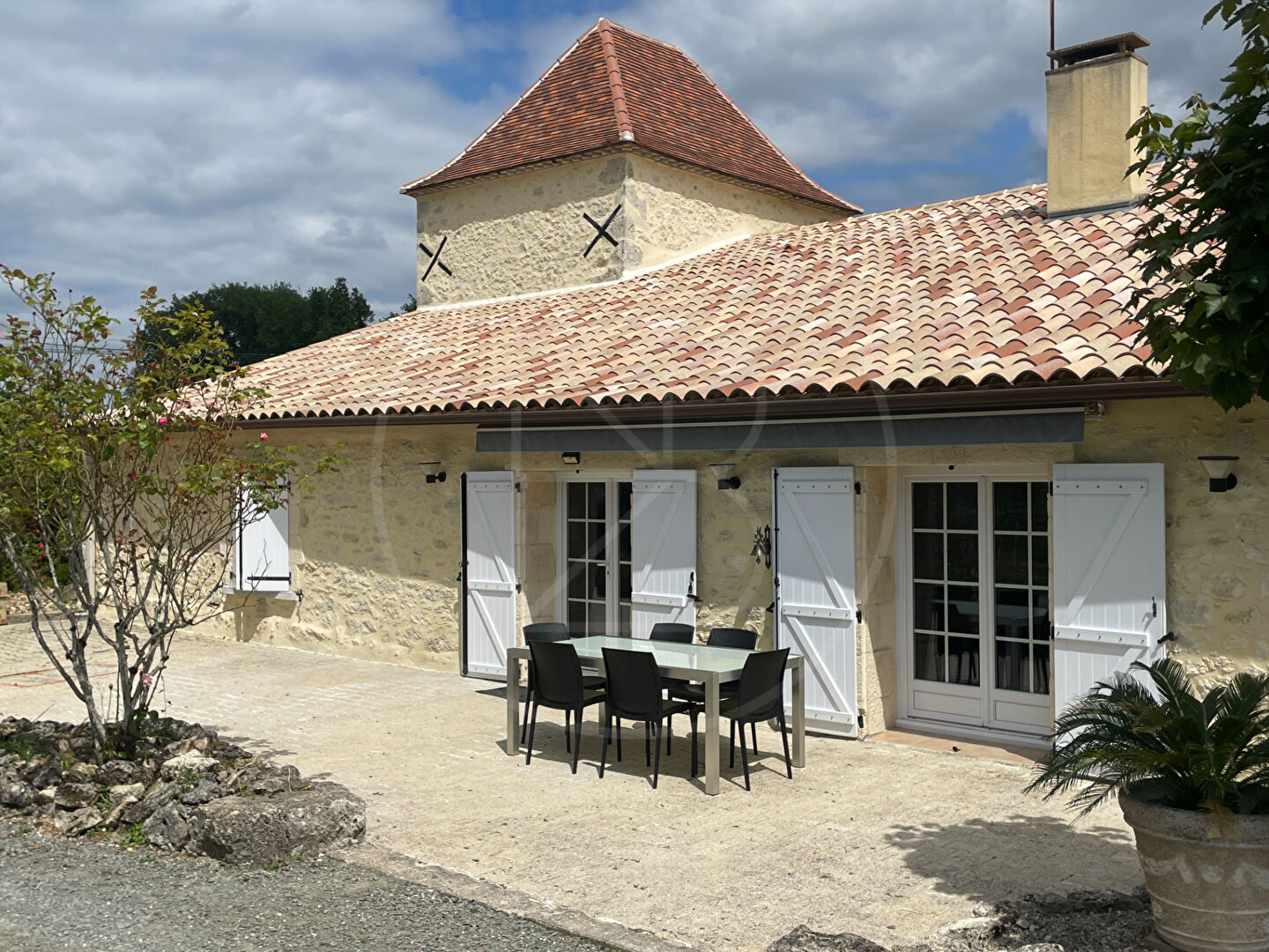 Proprit questre avec terrain de 23 000m