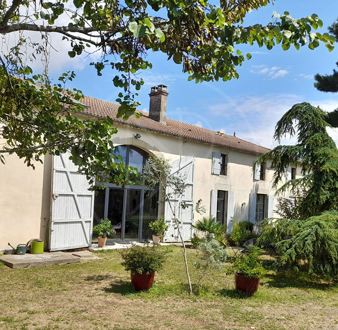 Magnifique ferme en pierre rnove, avec cinq chambres avec salle de bains privative