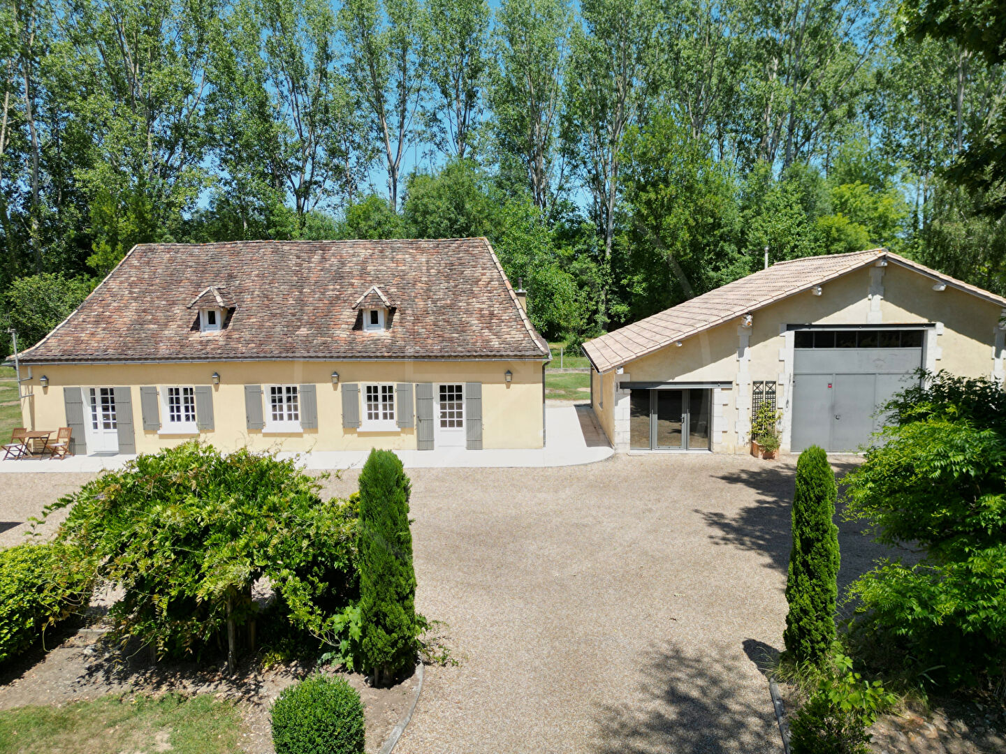 Prigourdine entirement rnove dans son parc paysager