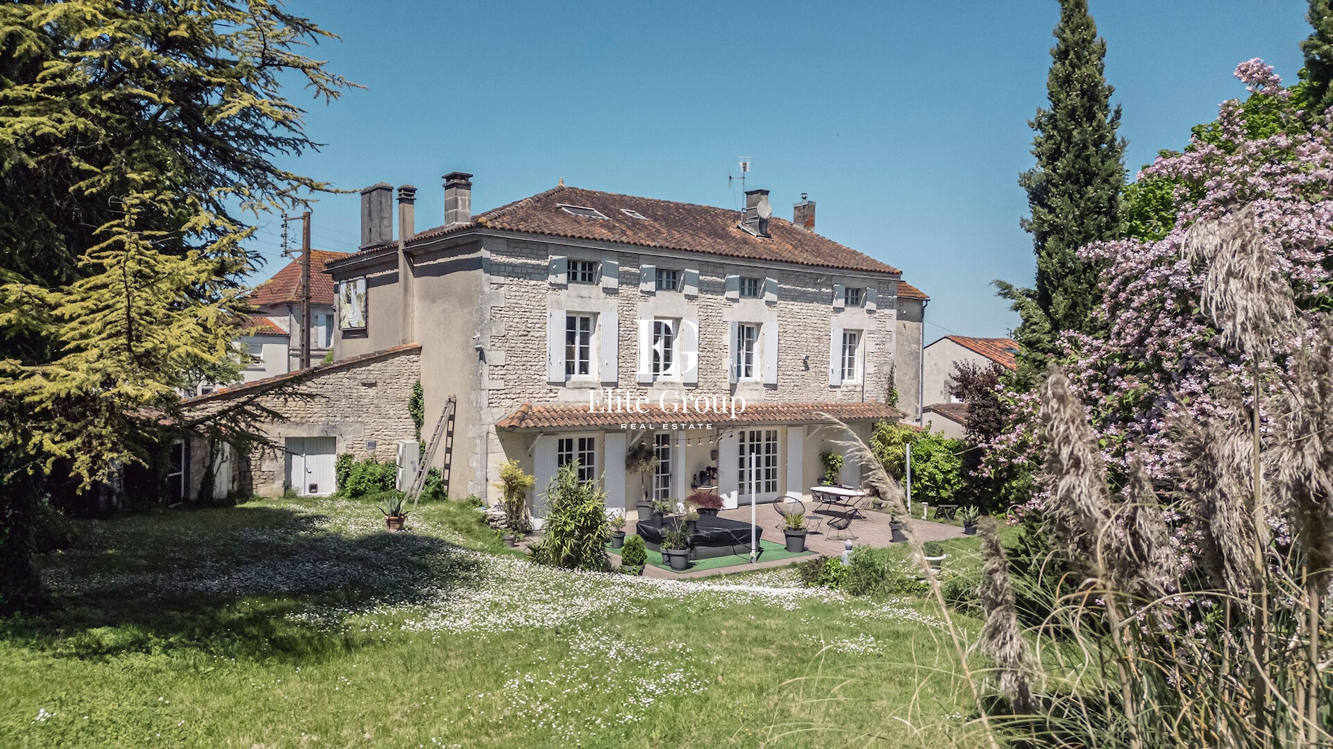 Image de l'annonce A VENDRE MAGNIFIQUE MAISON EN PIERRE 10 PIECES 400 m²