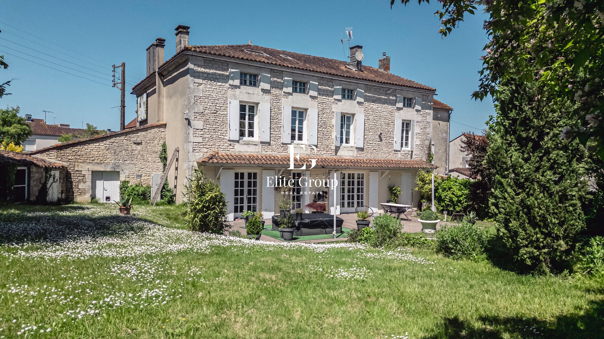 A VENDRE MAGNIFIQUE MAISON EN PIERRE 10 PIECES 400 m²