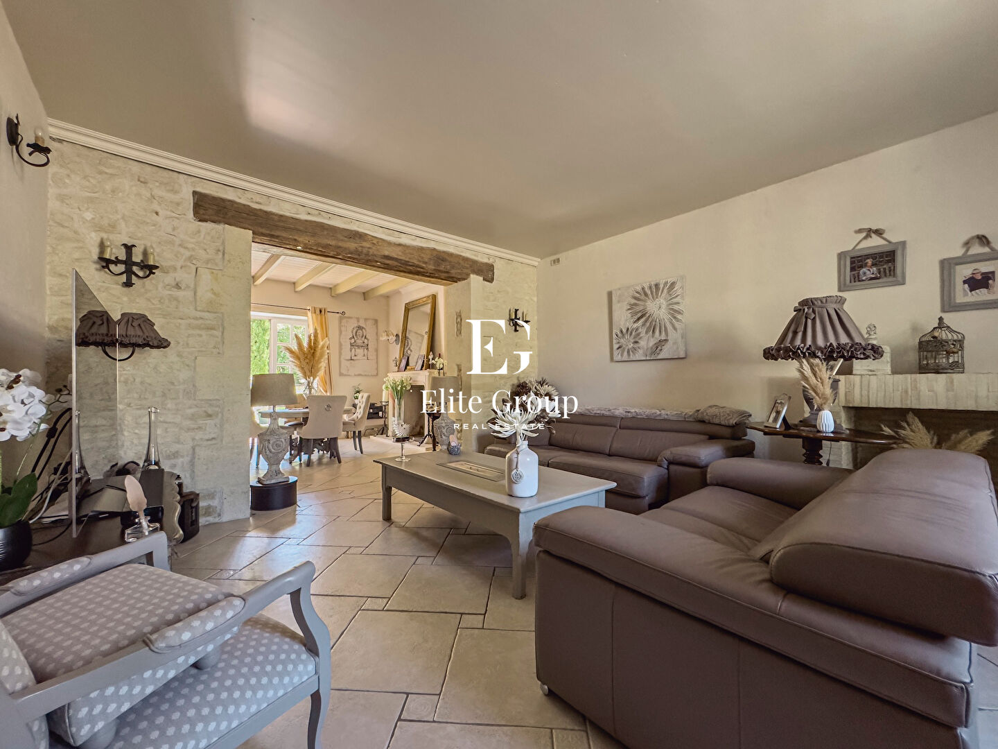 A VENDRE MAGNIFIQUE MAISON EN PIERRE 10 PIECES 400 m²