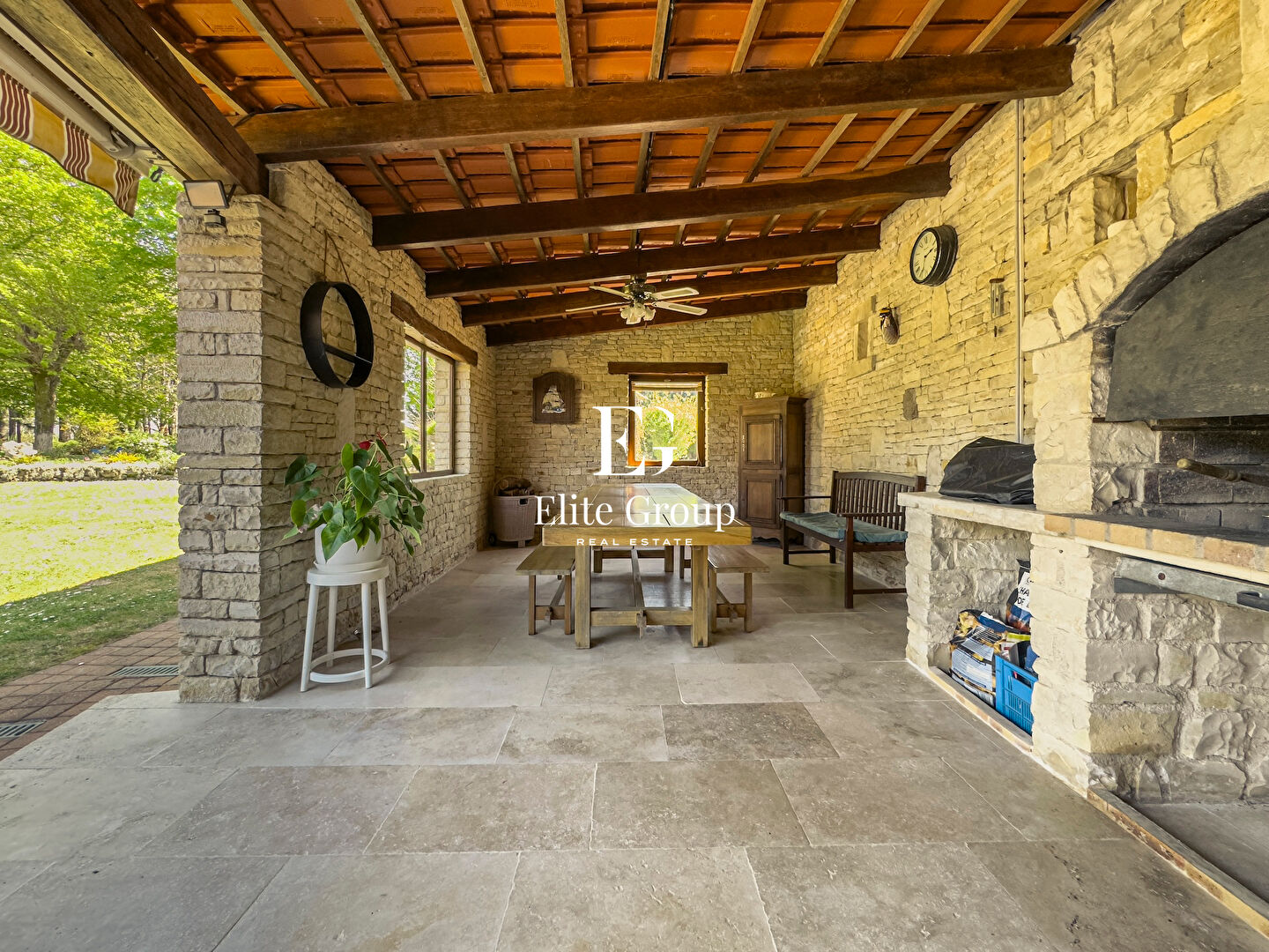 A VENDRE MAISON EN PIERRE DE PLAIN-PIED À RIVIERES - 144 M2 - 5 PIÈCES