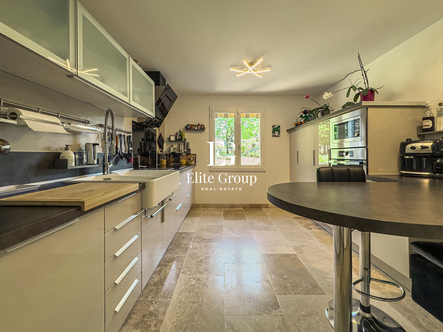 A VENDRE MAISON EN PIERRE DE PLAIN-PIED À RIVIERES - 144 M2 - 5 PIÈCES
