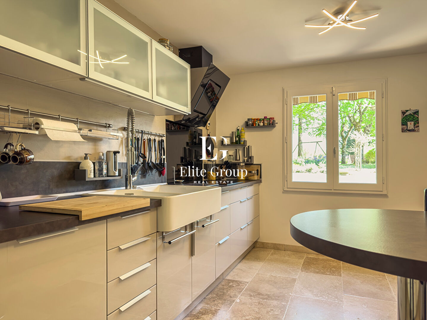 A VENDRE MAISON EN PIERRE DE PLAIN-PIED À RIVIERES - 144 M2 - 5 PIÈCES