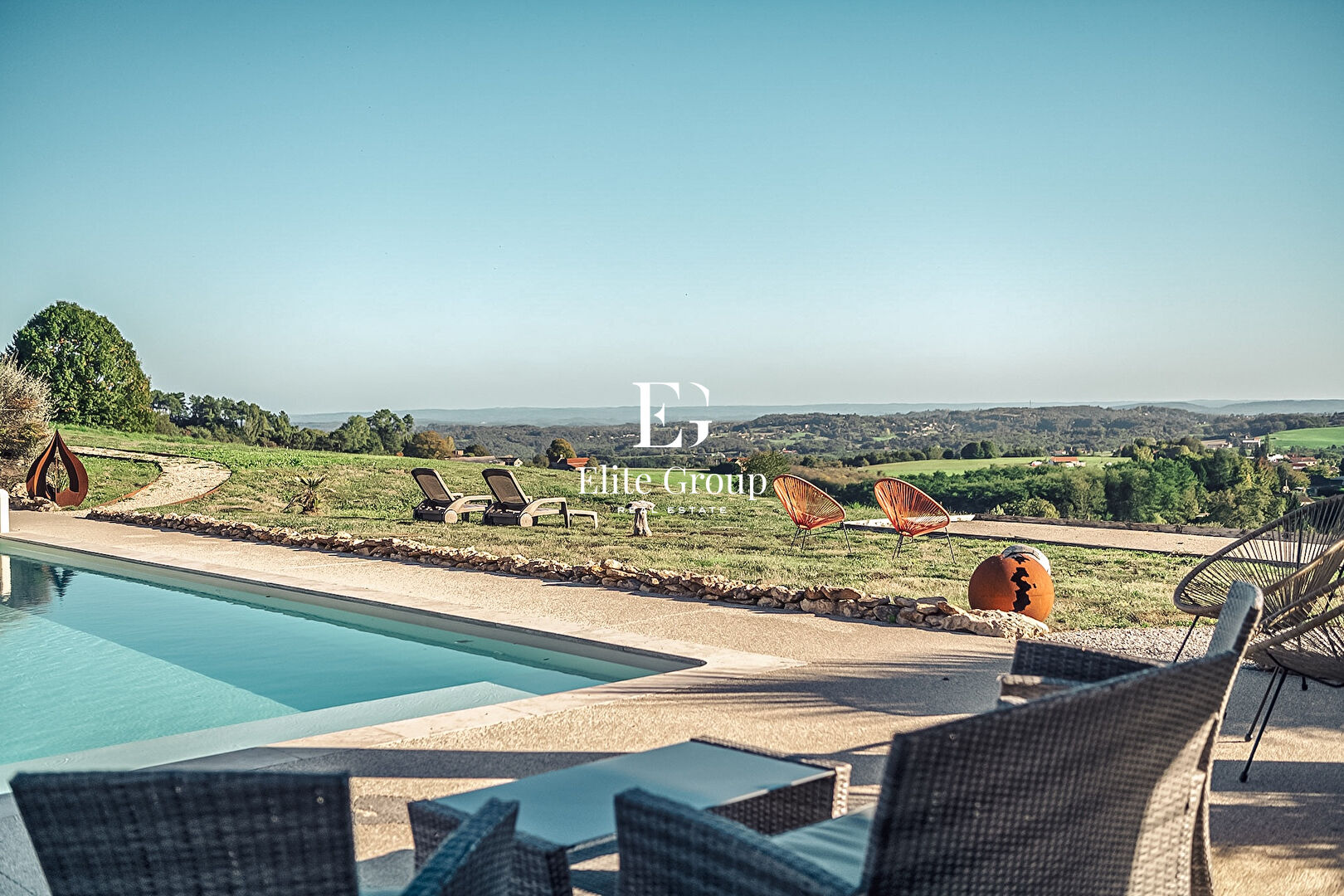 À VENDRE MAGNIFIQUE MAISON DE PLAIN-PIED - 13 PIÈCES - 314 M2