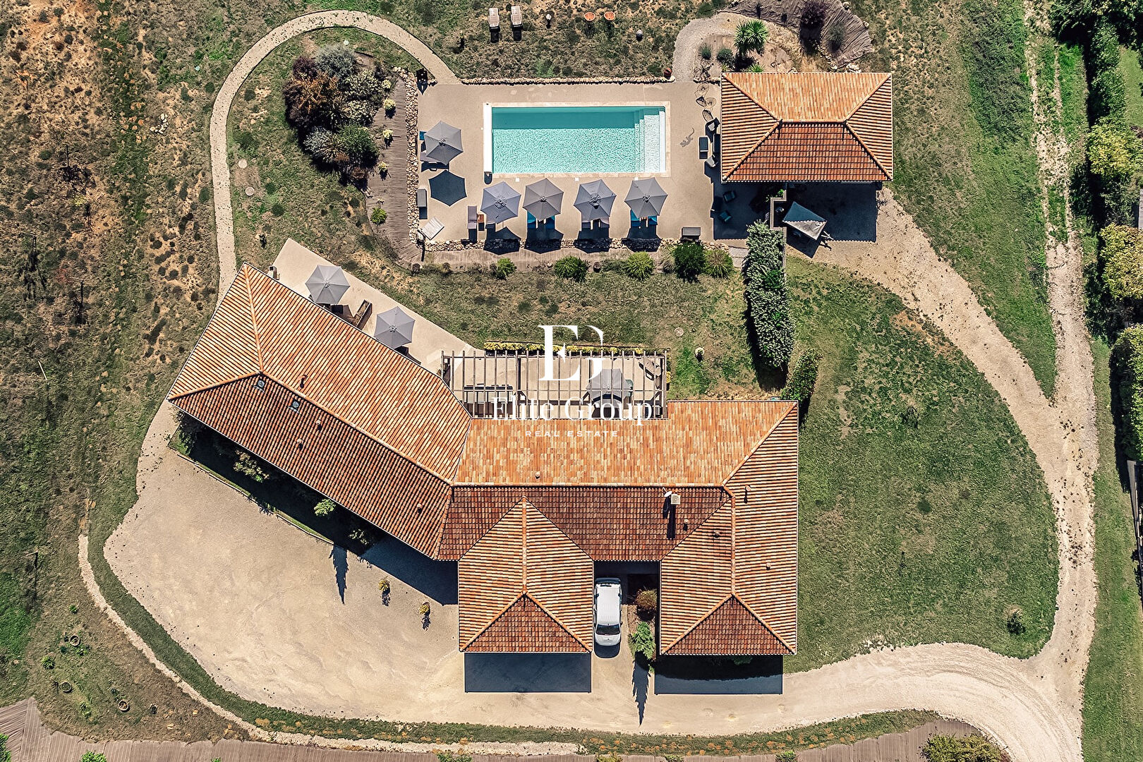 À VENDRE MAGNIFIQUE MAISON DE PLAIN-PIED - 13 PIÈCES - 314 M2