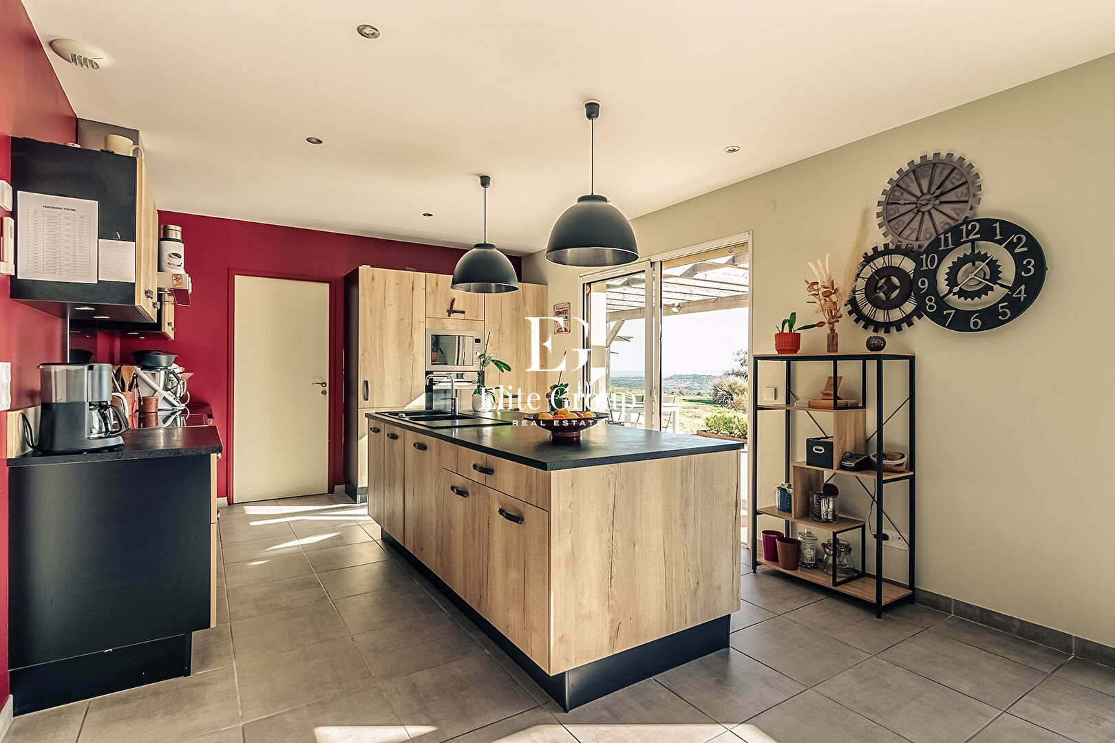 À VENDRE MAGNIFIQUE MAISON DE PLAIN-PIED - 13 PIÈCES - 314 M2