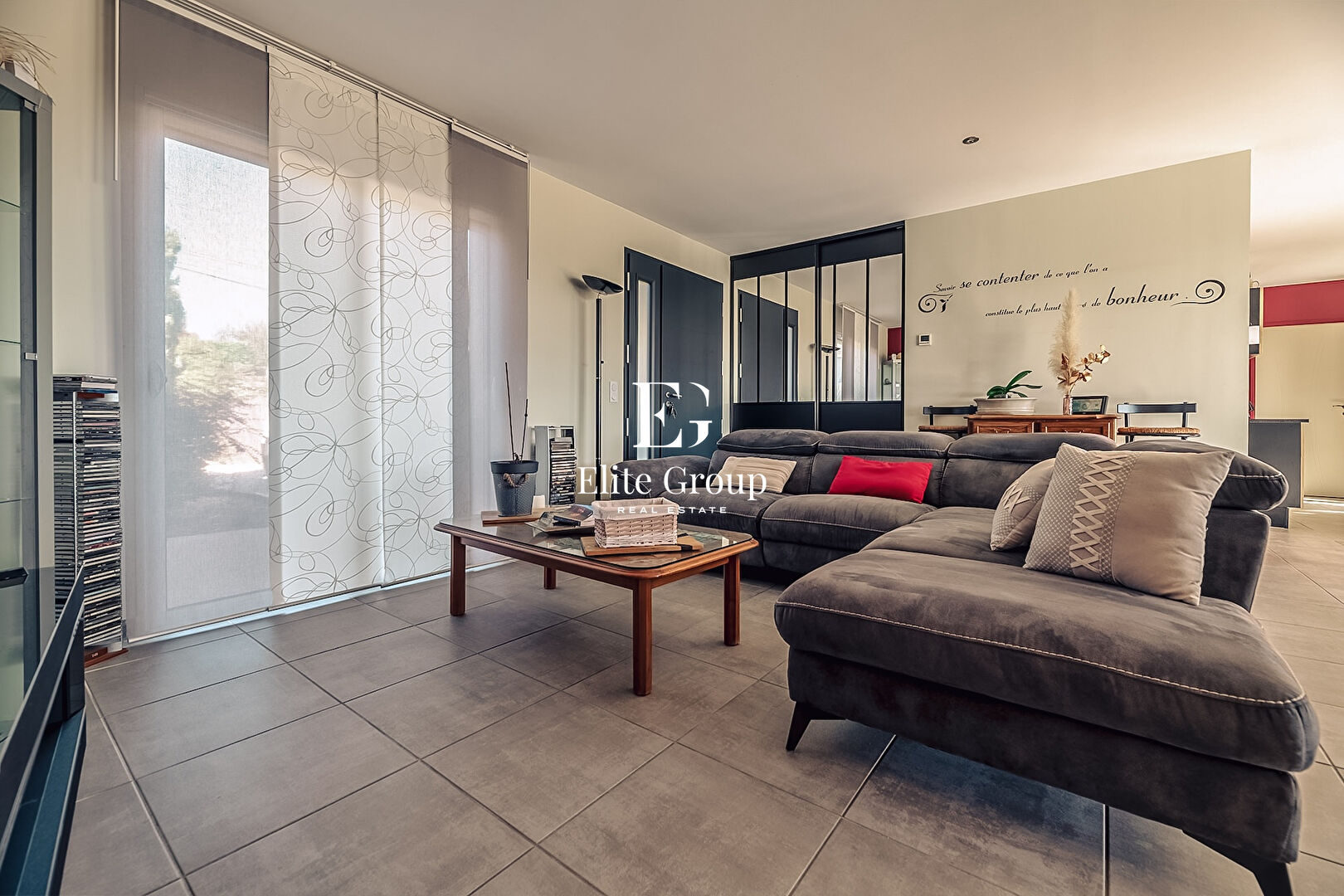 À VENDRE MAGNIFIQUE MAISON DE PLAIN-PIED - 13 PIÈCES - 314 M2