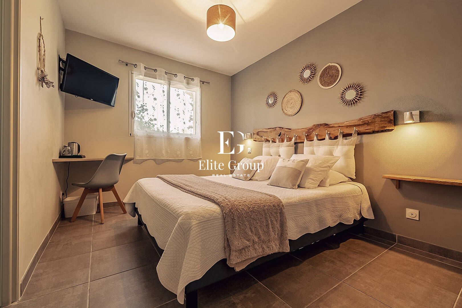 À VENDRE MAGNIFIQUE MAISON DE PLAIN-PIED - 13 PIÈCES - 314 M2