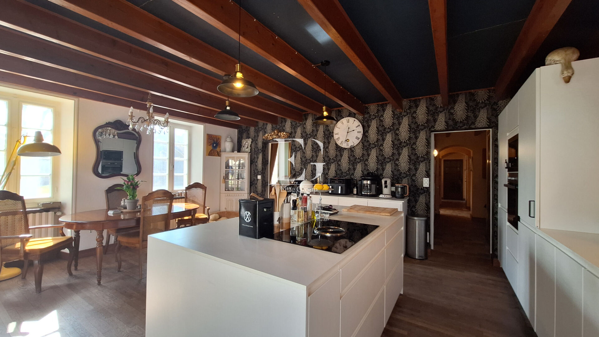 A VENDRE MAISON EN PIERRE SUR SEGONZAC - 4 CHAMBRES - 224 M2