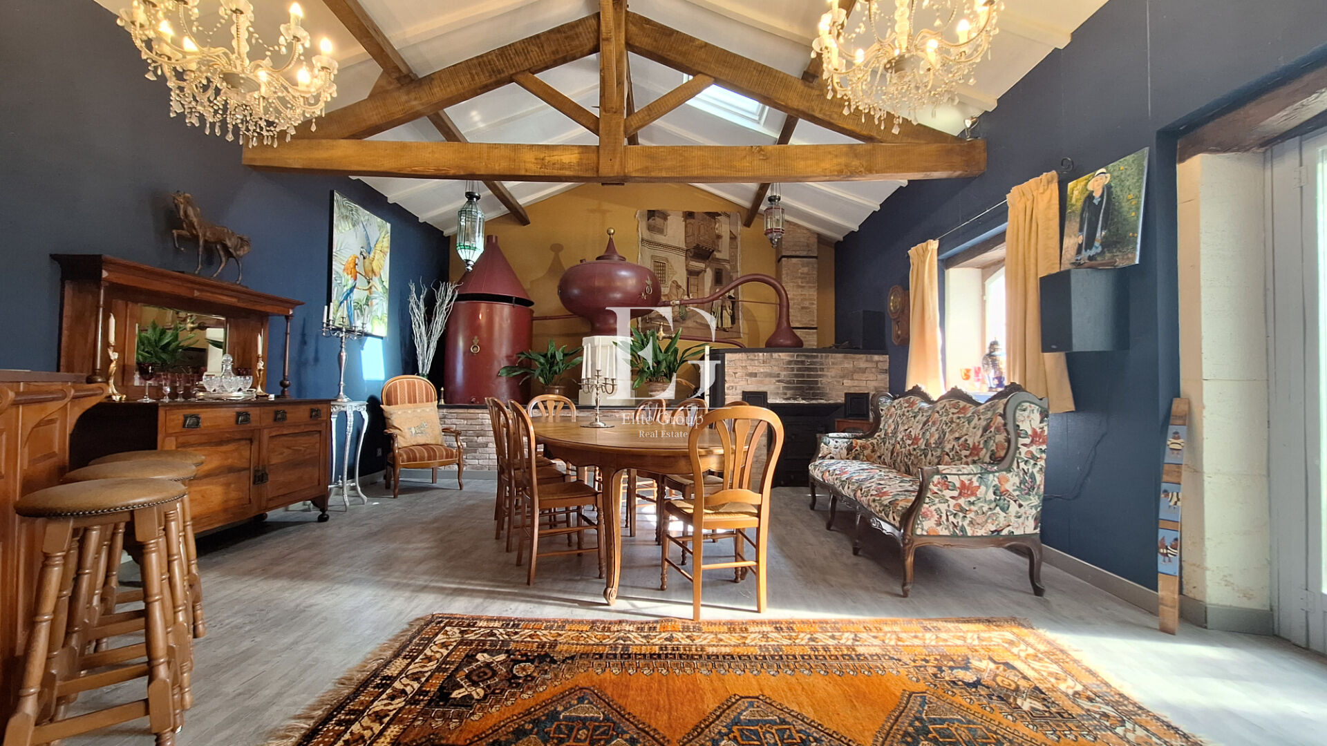 A VENDRE MAISON EN PIERRE SUR SEGONZAC - 4 CHAMBRES - 224 M2